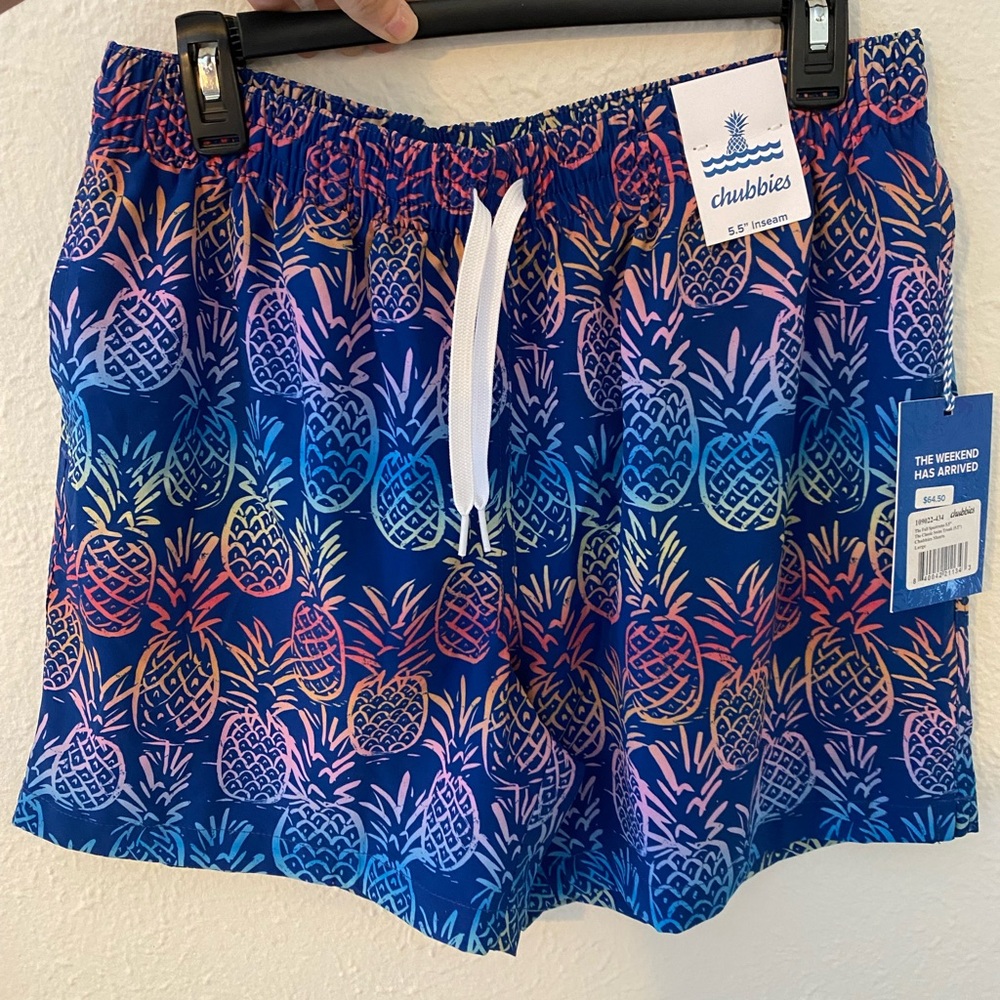 Chubbies electric pineapple Men’s swim shorts size L 5.5” inseam